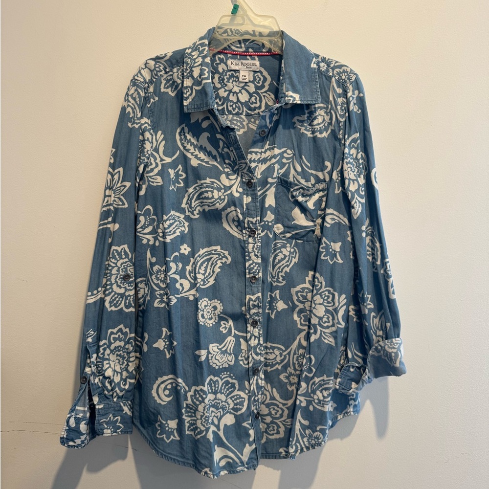 Kim Rodger’s Chombray Paisley Button Down Size PM